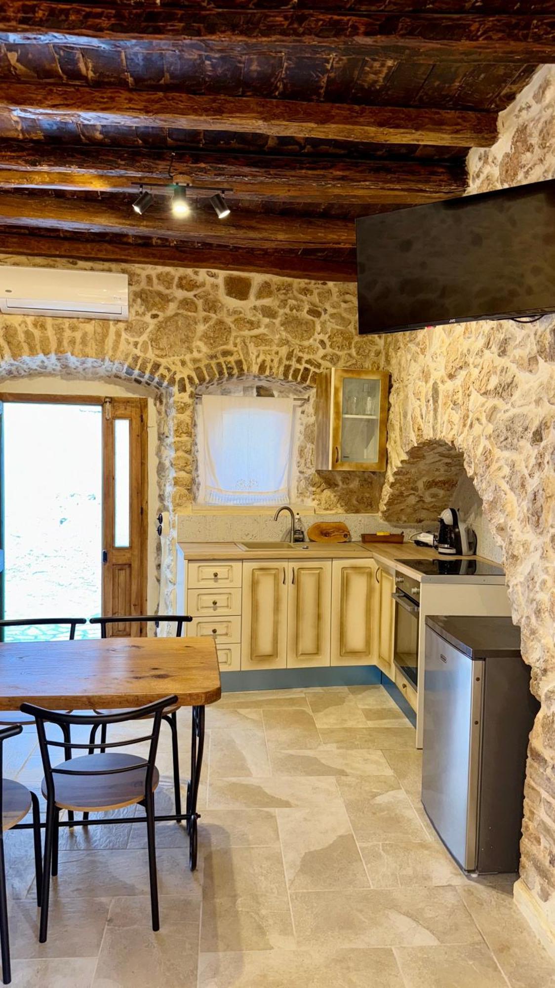 Lithari Sokrakion
